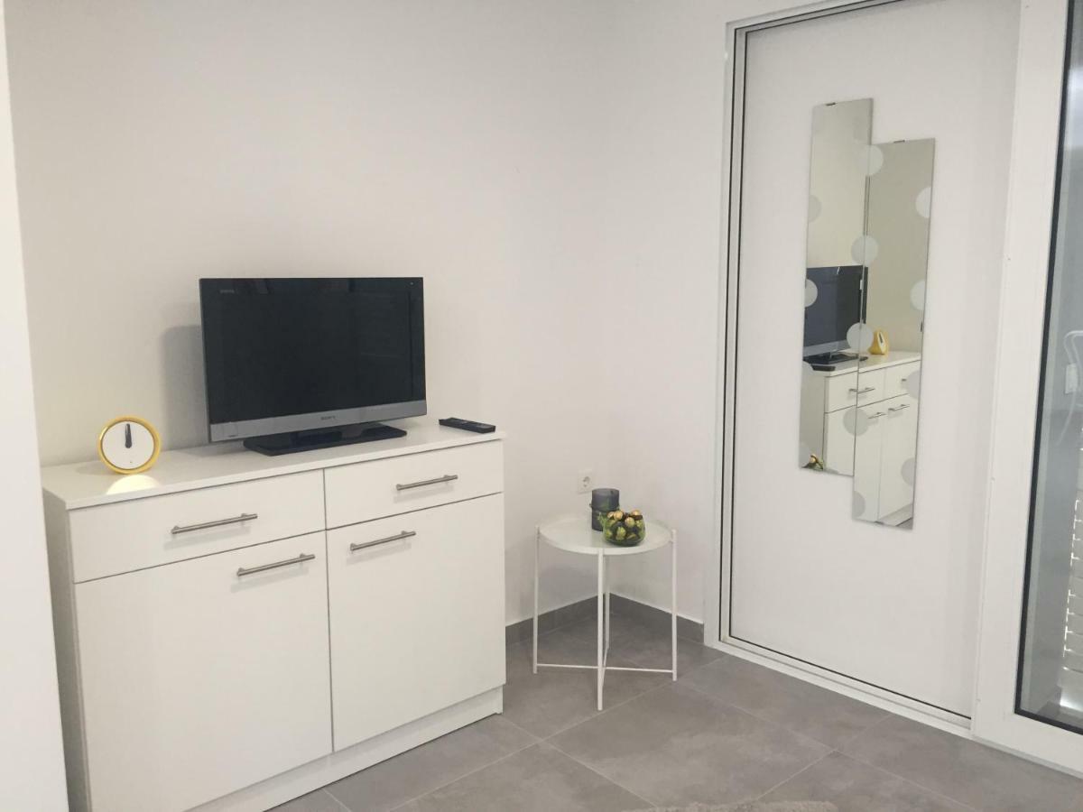 Apartman Zeljka Apartment Подгора Екстериор снимка